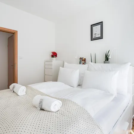 Apartament Celestial Court